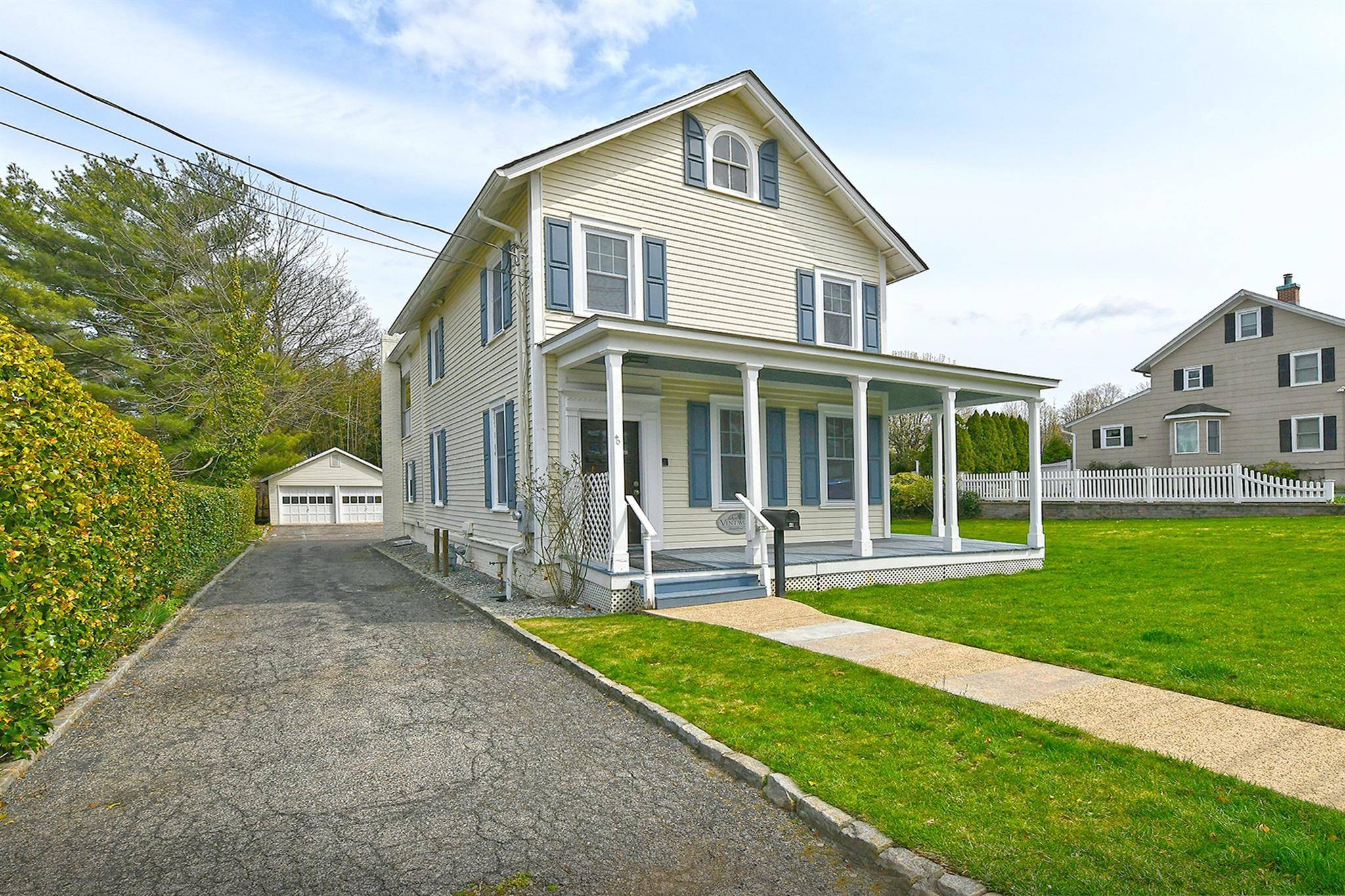 Huntington, NY 11743,40 Prospect ST