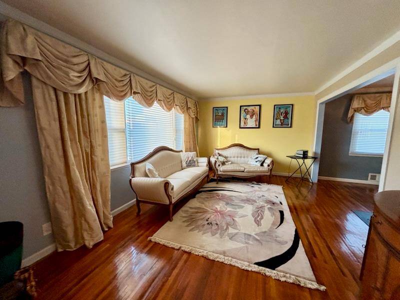 Rosedale, NY 11422,137-11 250th ST