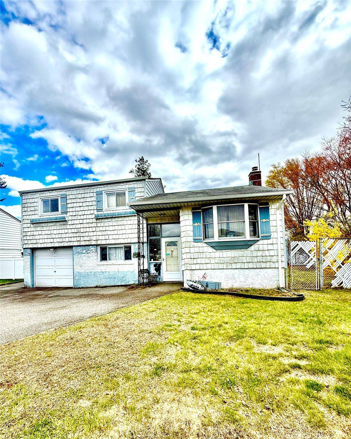 Plainview, NY 11803,71 Jamaica AVE