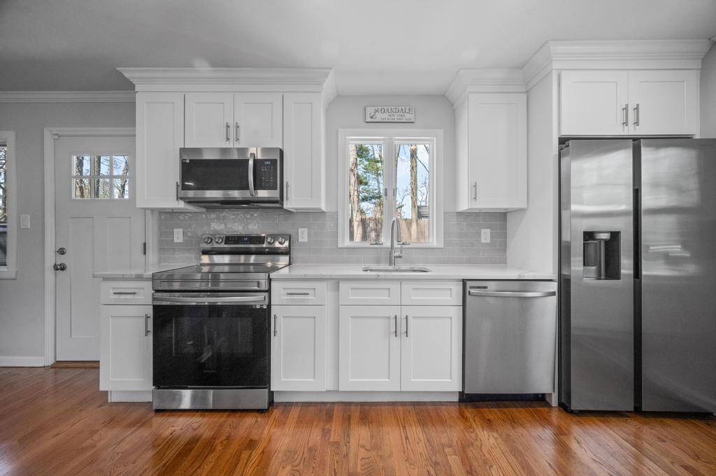 Oakdale, NY 11769,225 Connetquot DR