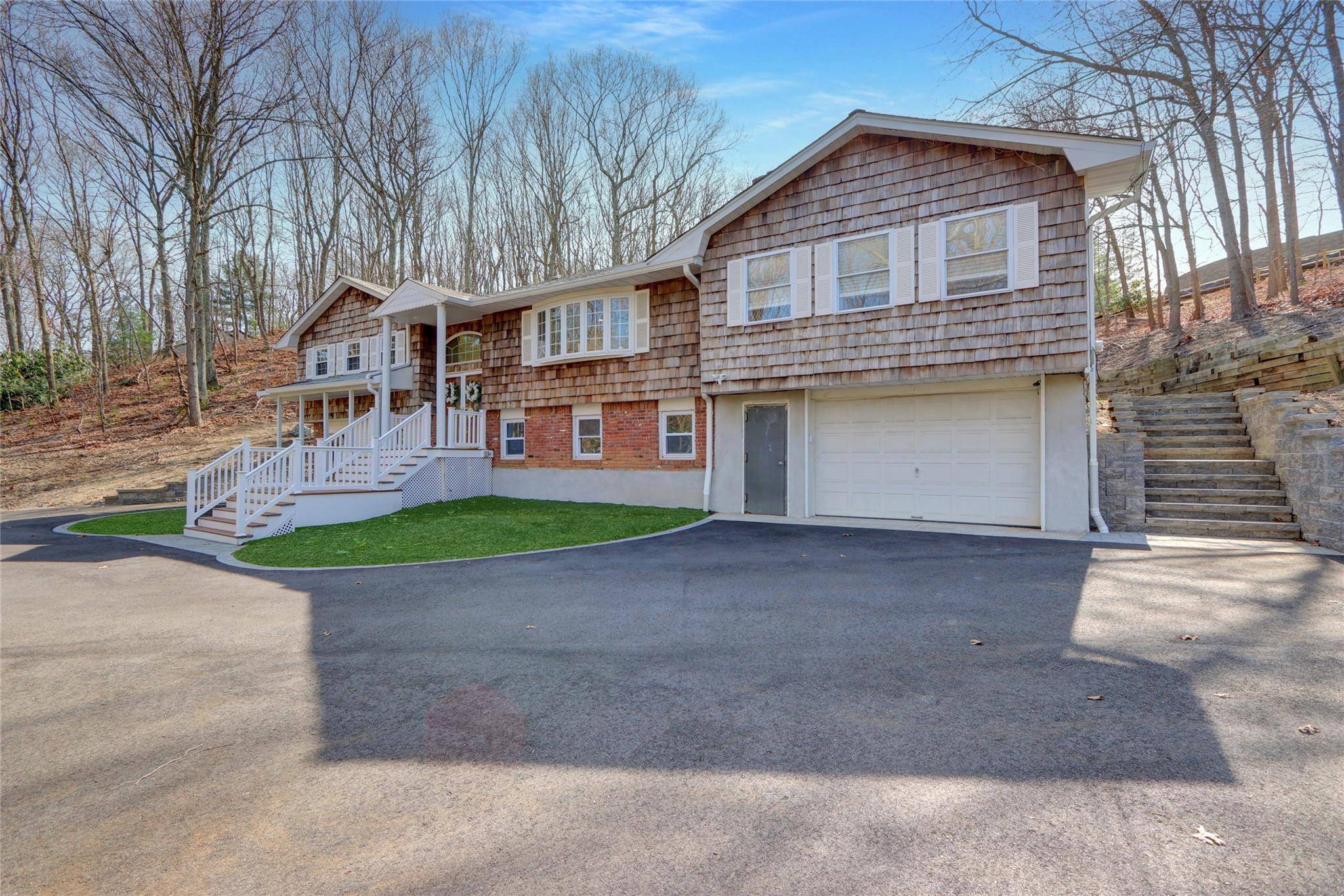 Northport, NY 11768,334 Bread And Cheese Hollow RD