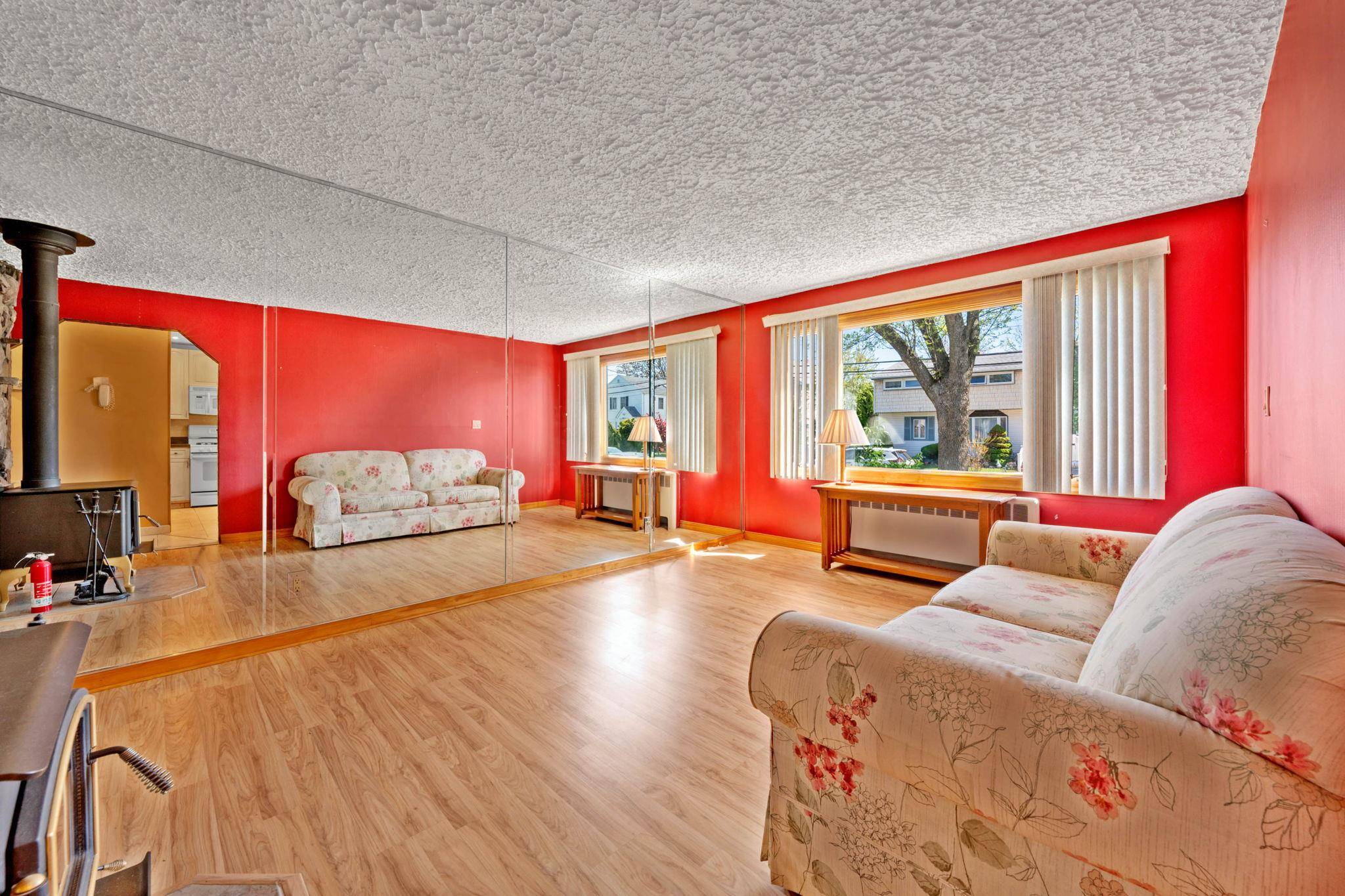 New Hyde Park, NY 11040,1041 N 6th ST