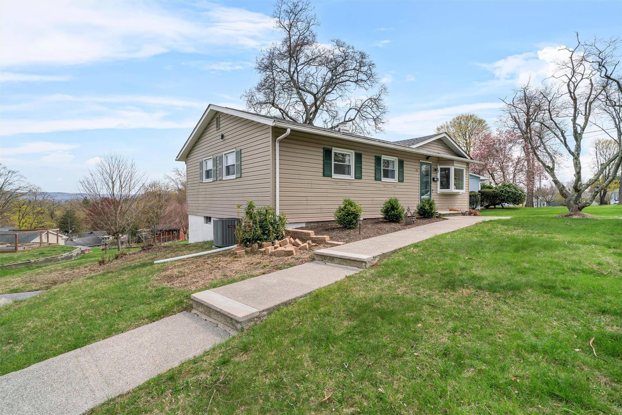 Monroe, NY 10950,16 Cooper DR