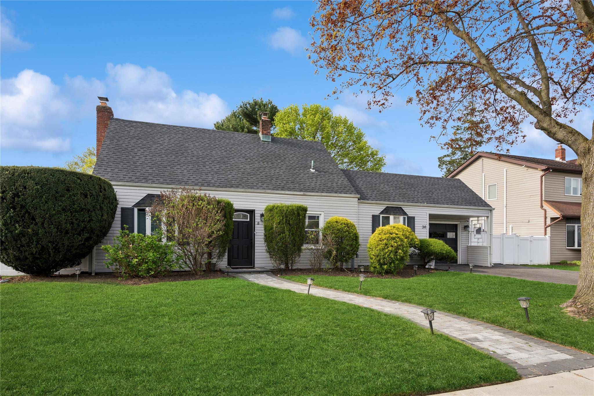 Levittown, NY 11756,34 Chase LN