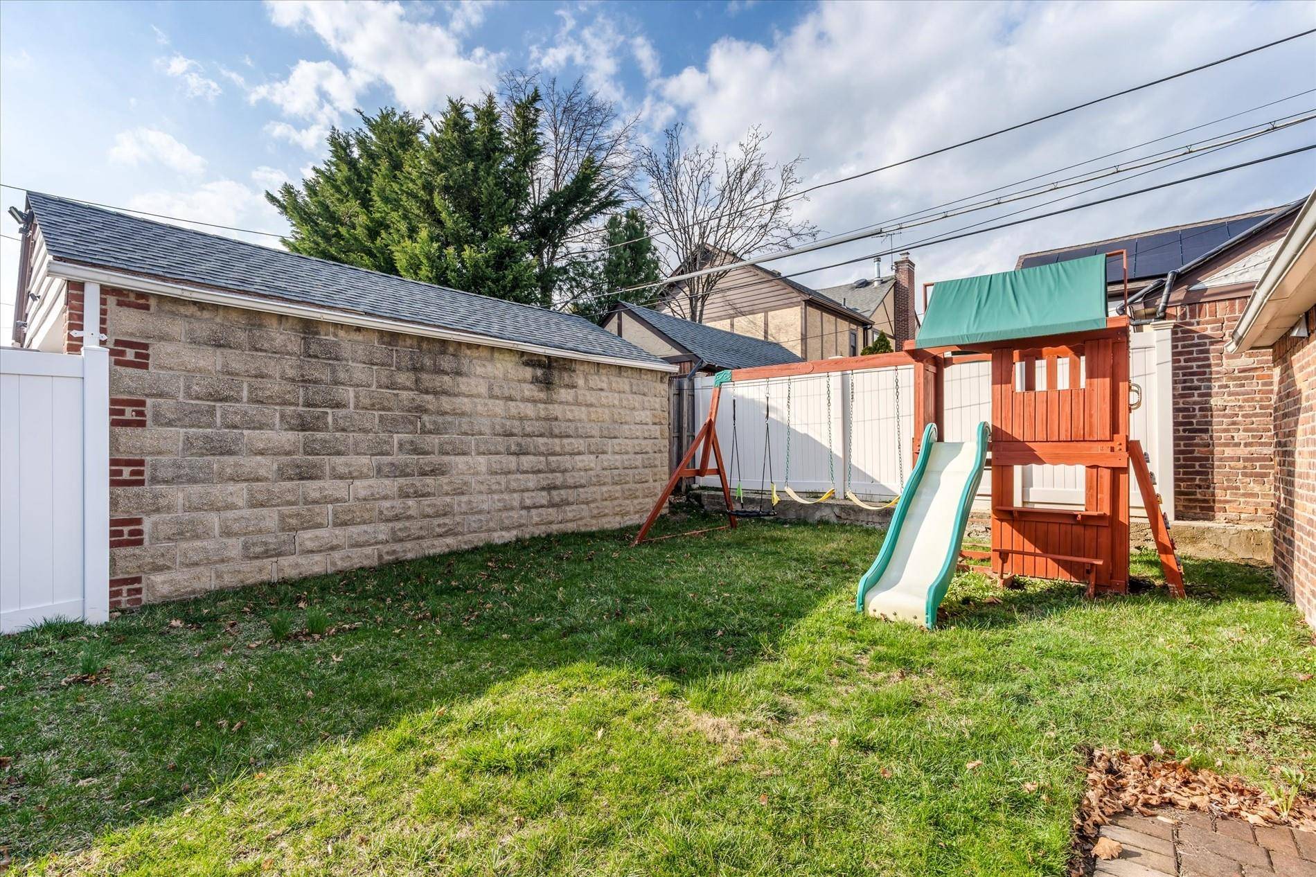 Whitestone, NY 11357,16643 24th RD
