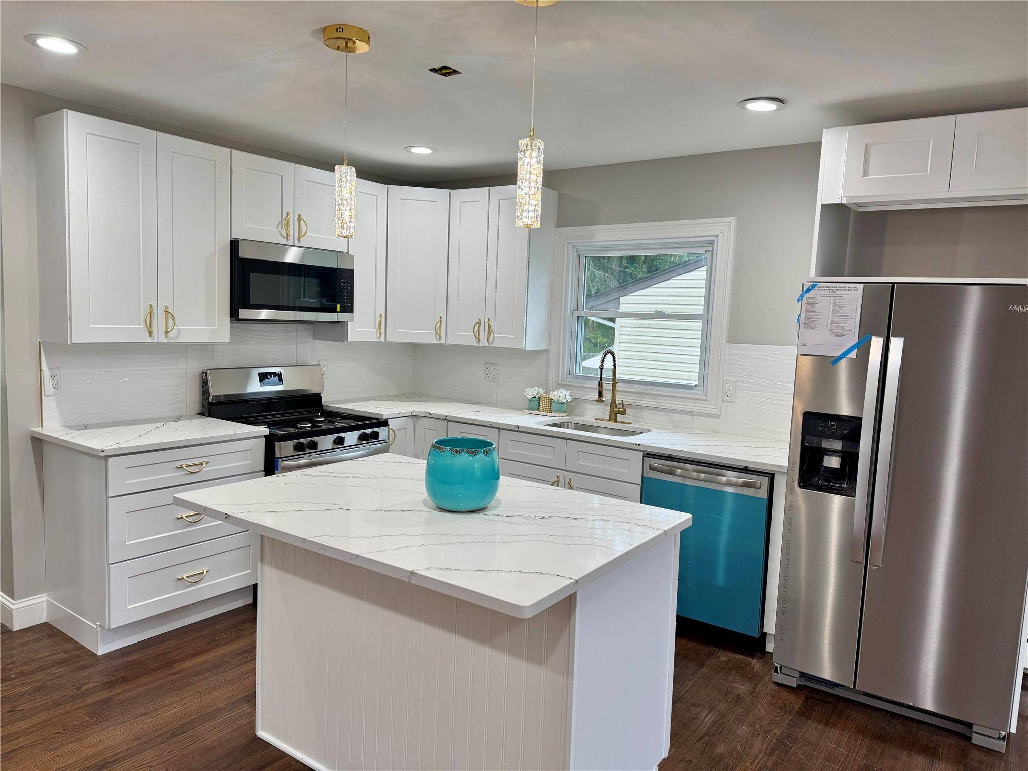 East Islip, NY 11730,38 Moffitt BLVD