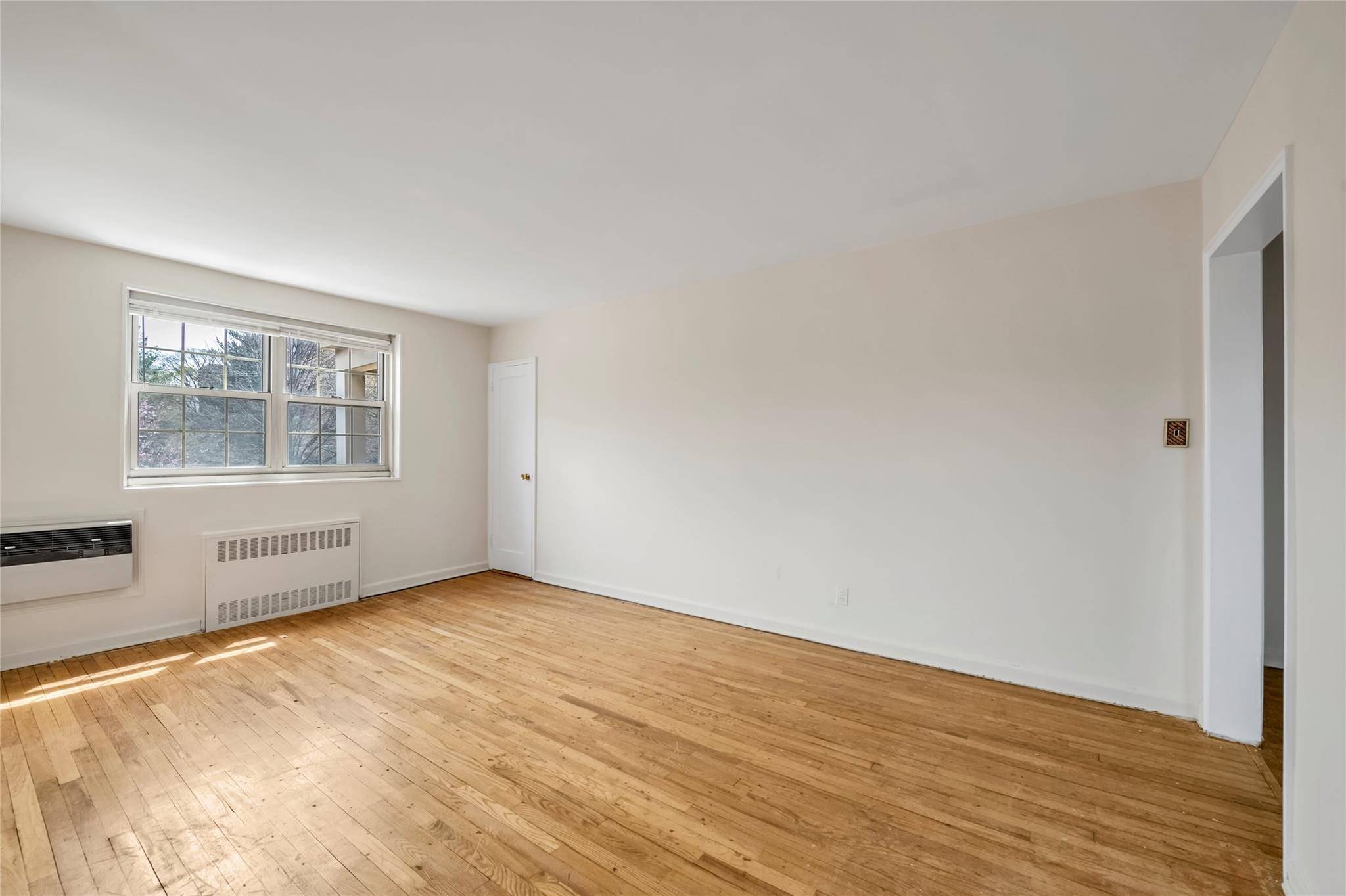 Bayside, NY 11364,213-25 73 AVE #B