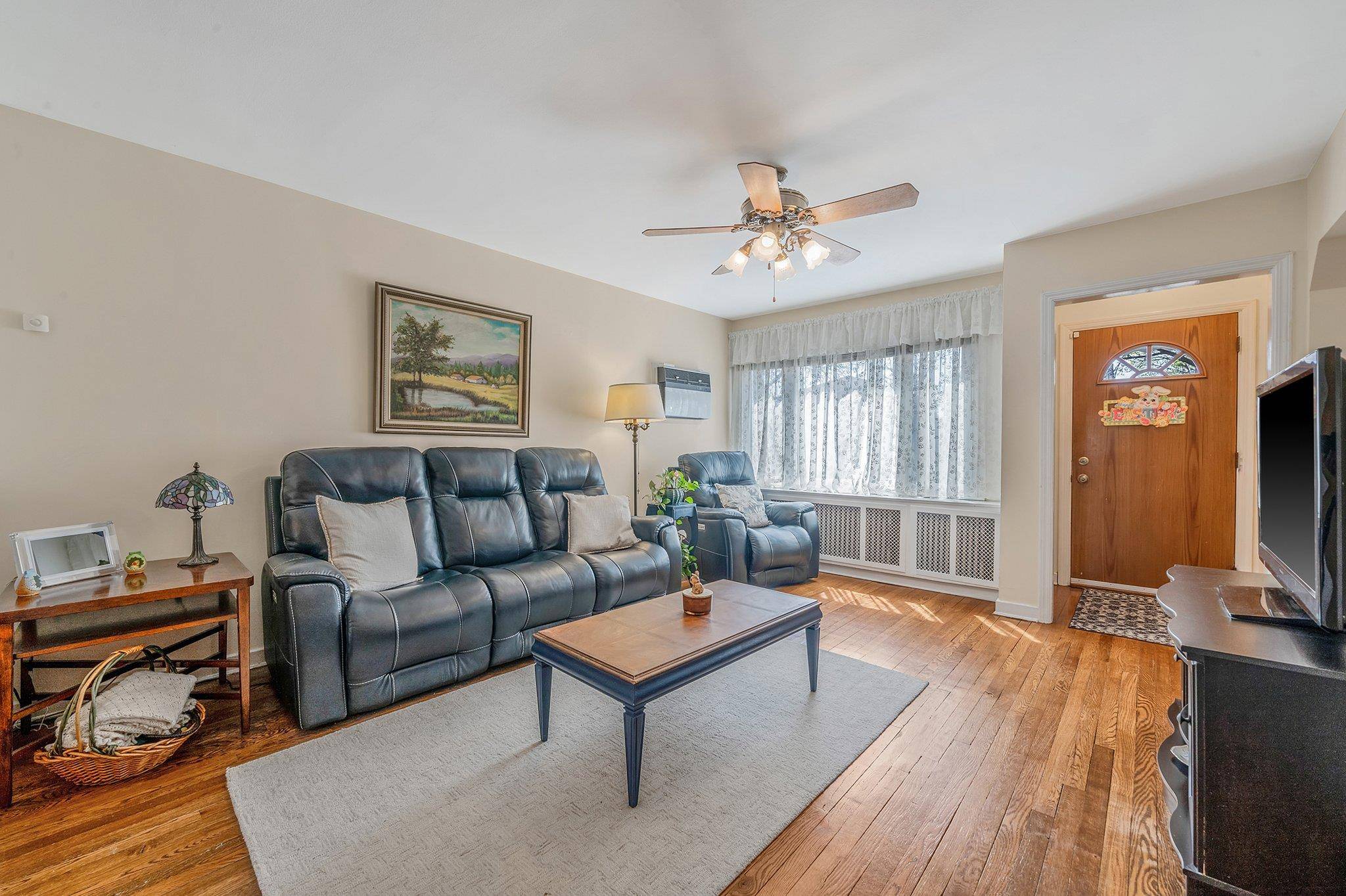 Floral Park, NY 11001,8429 258th ST