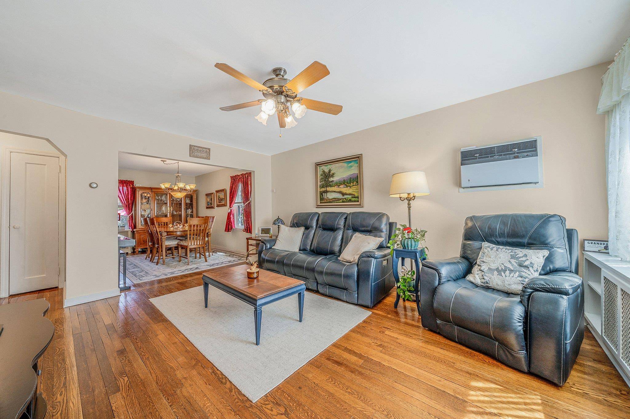 Floral Park, NY 11001,8429 258th ST