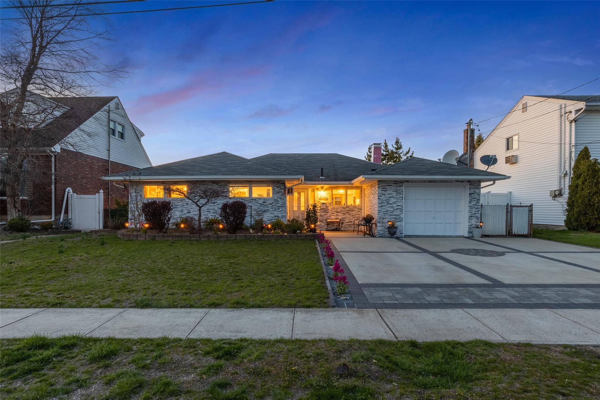Oceanside, NY 11572,327 Niles ST