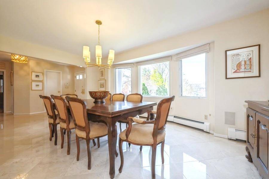 East Hills, NY 11576,37 Wren DR