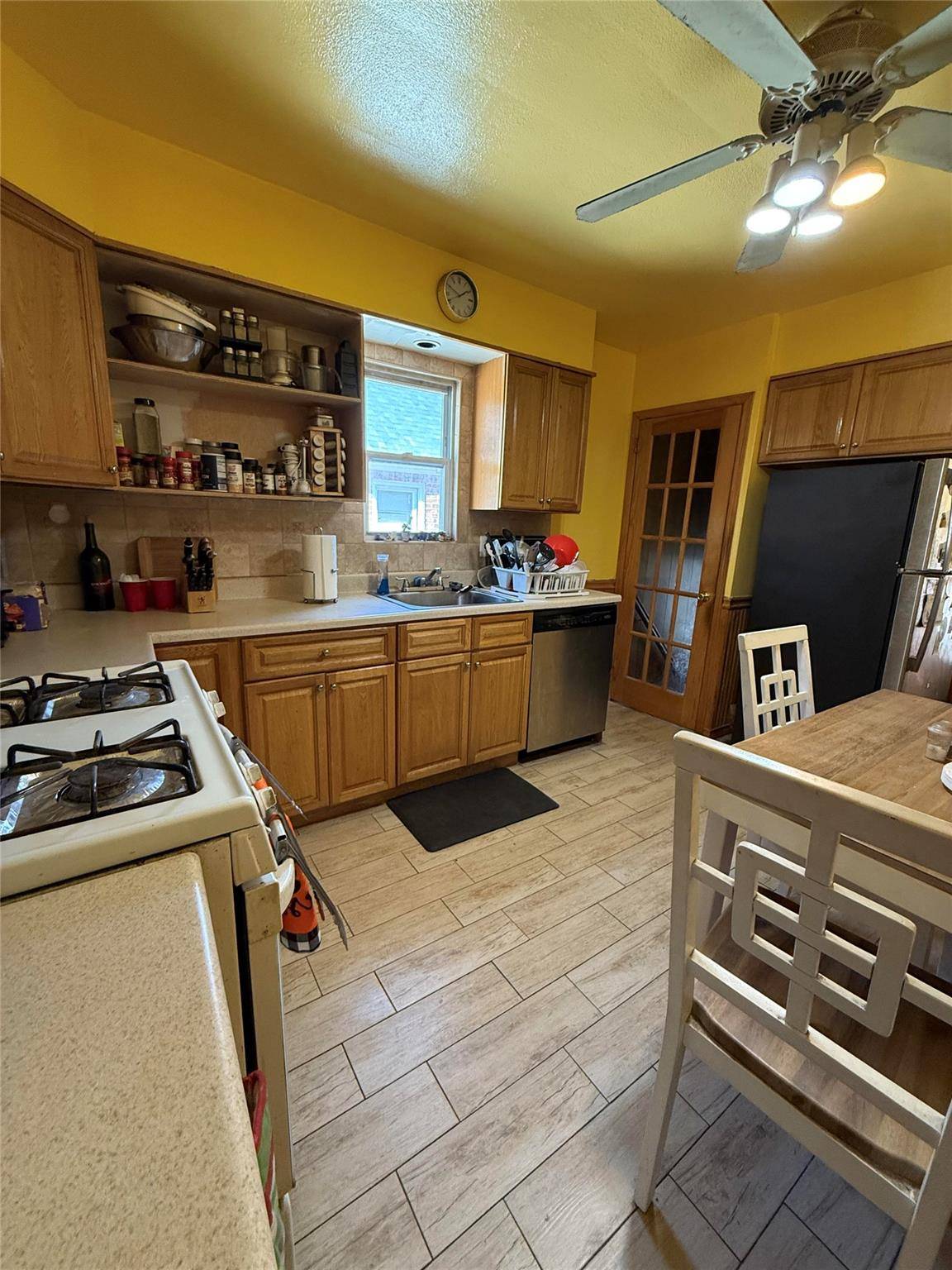 Glendale, NY 11385,77-29 80th ST