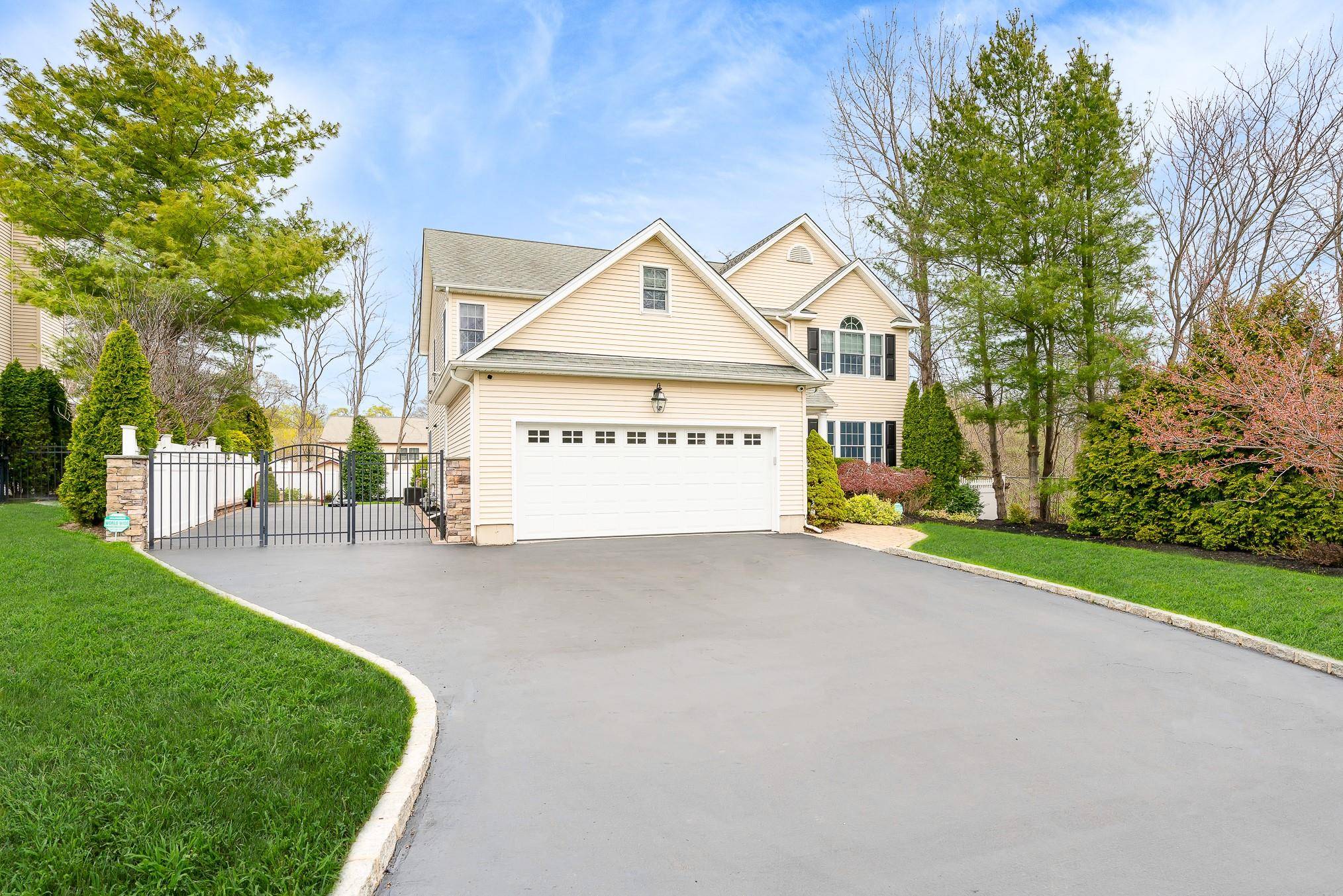 Smithtown, NY 11787,14 Franciscan LN