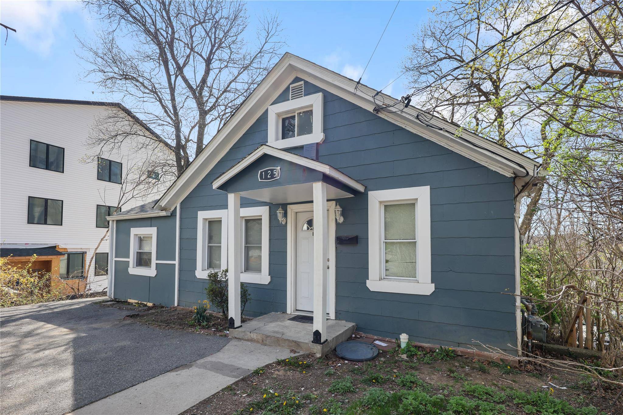 Spring Valley, NY 10977,125 Lake ST