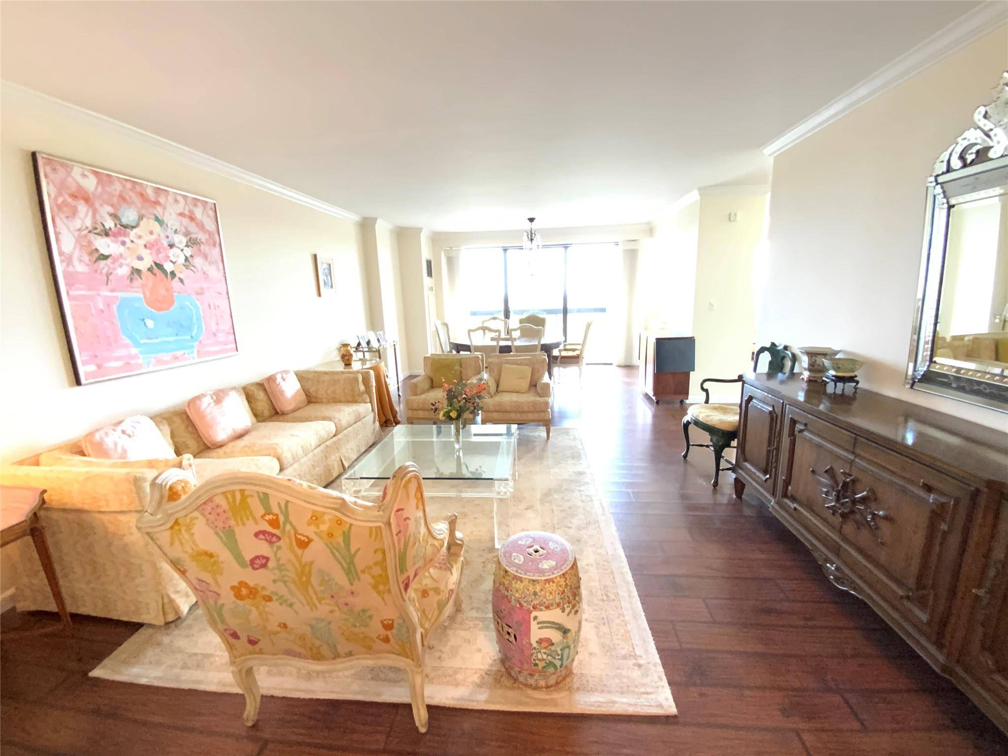 Floral Park, NY 11005,27010 Grand Central Pkwy #15K