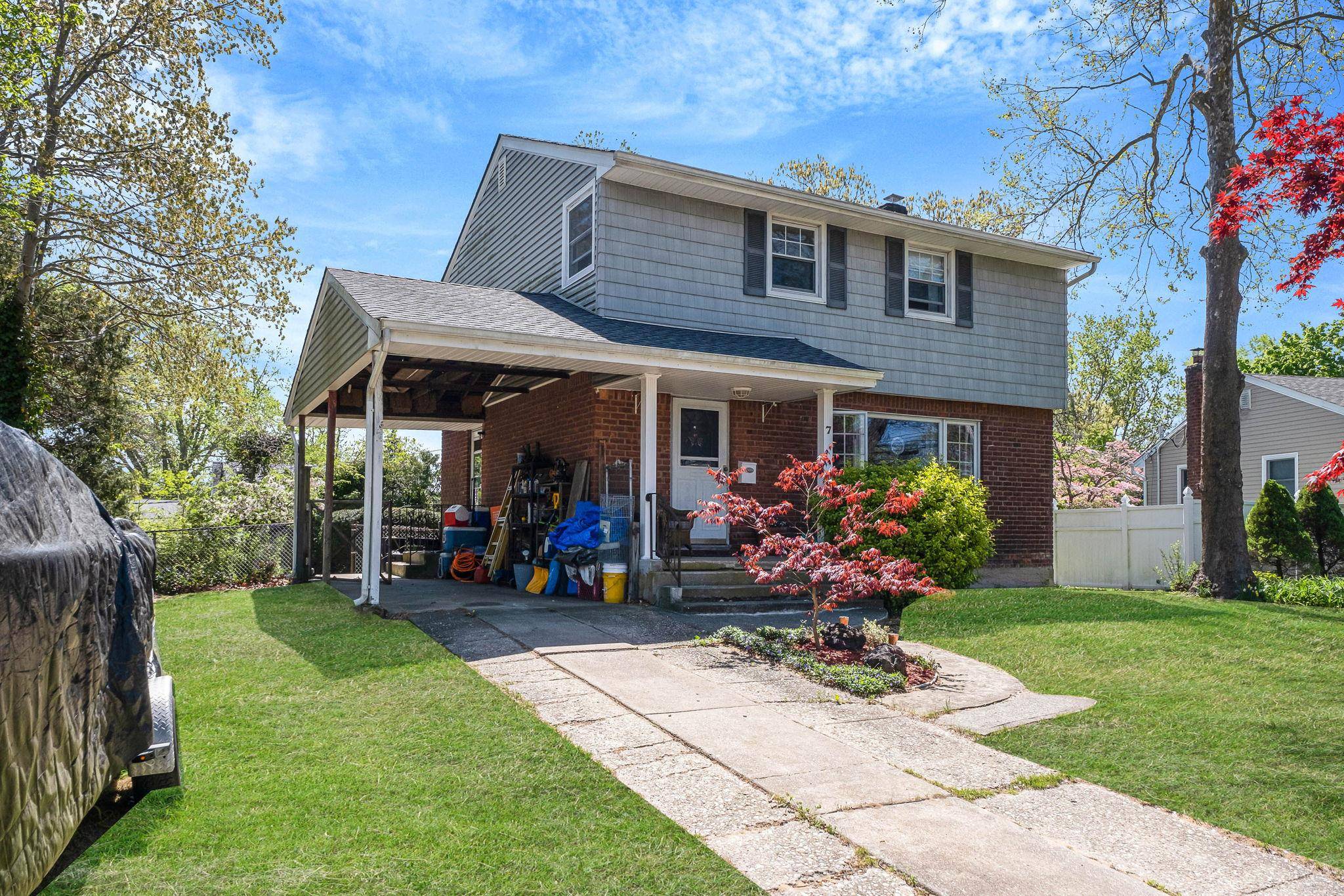 Centereach, NY 11720,7 Hedge LN