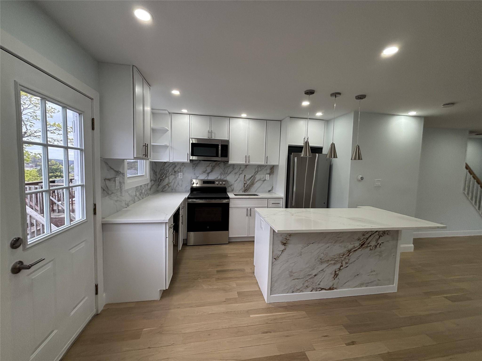 Yonkers, NY 10701,31 Troy LN