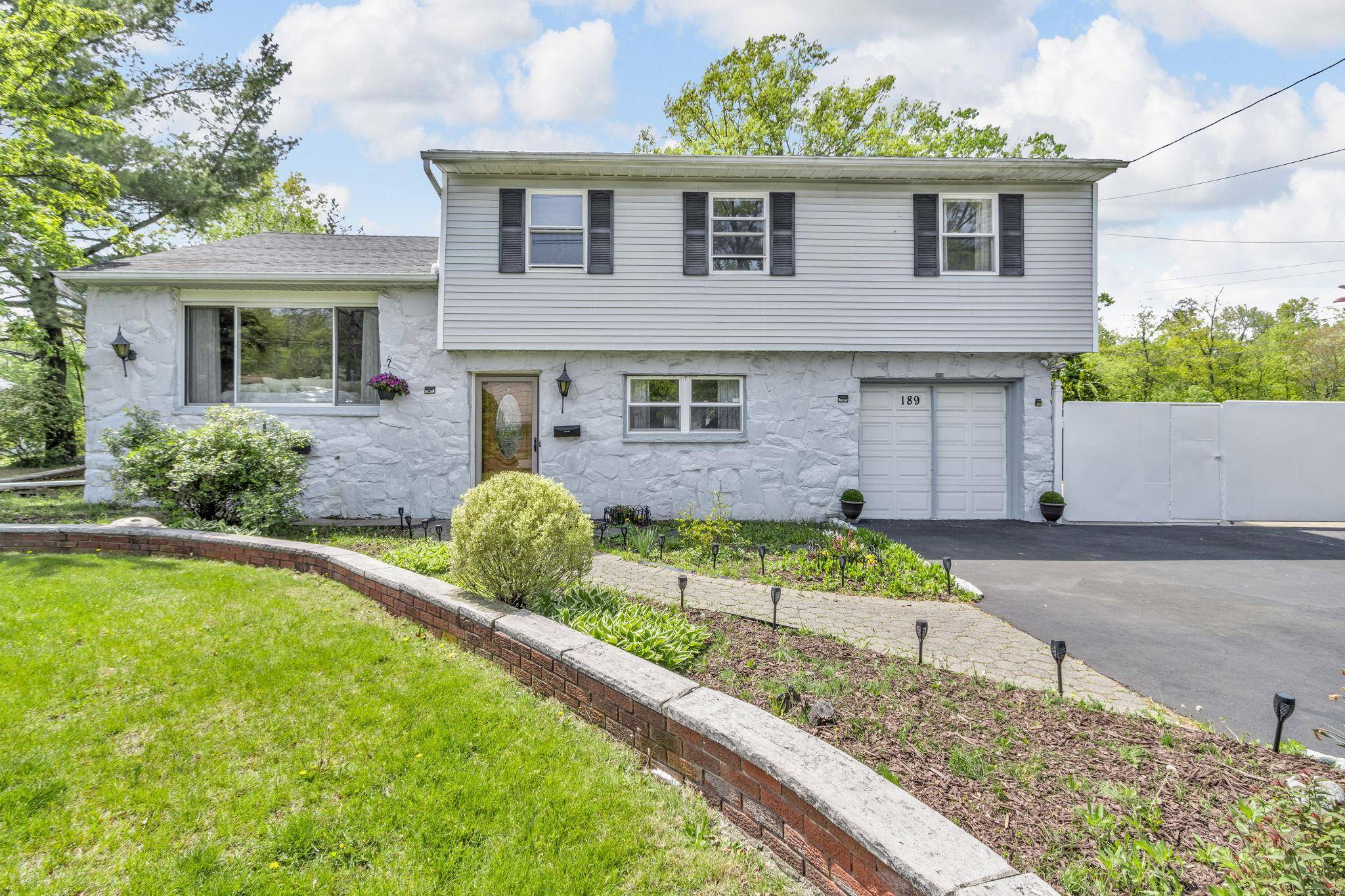 Orangeburg, NY 10962,189 Edgewood DR