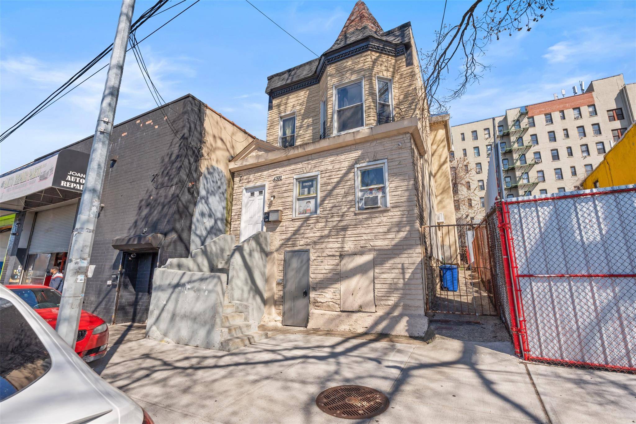 Bronx, NY 10457,4392 Park AVE