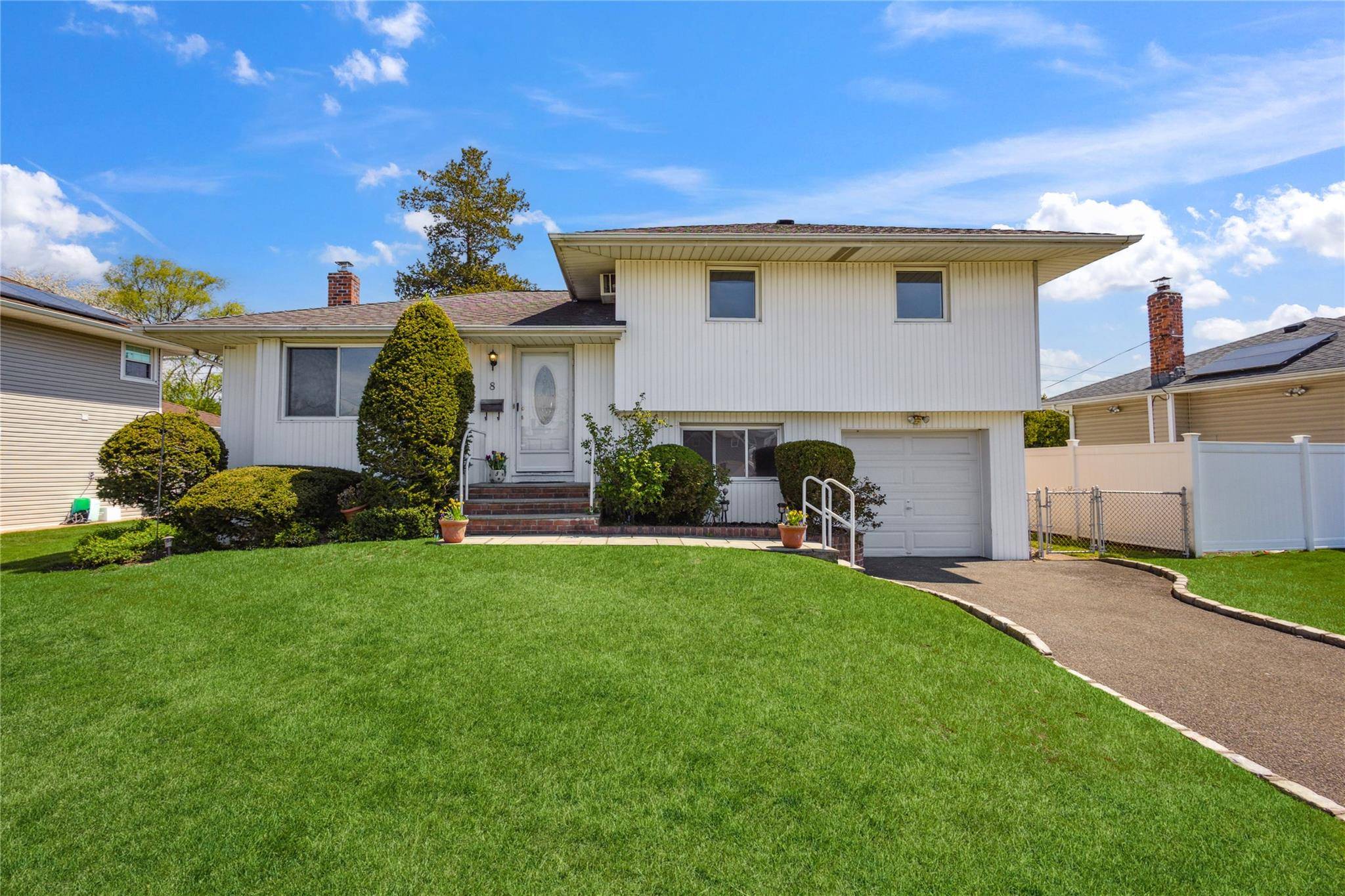 Plainview, NY 11803,8 Spector LN