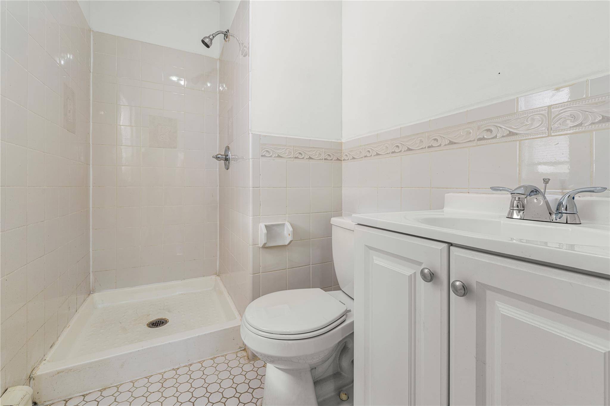 Corona, NY 11368,5809 Waldron St