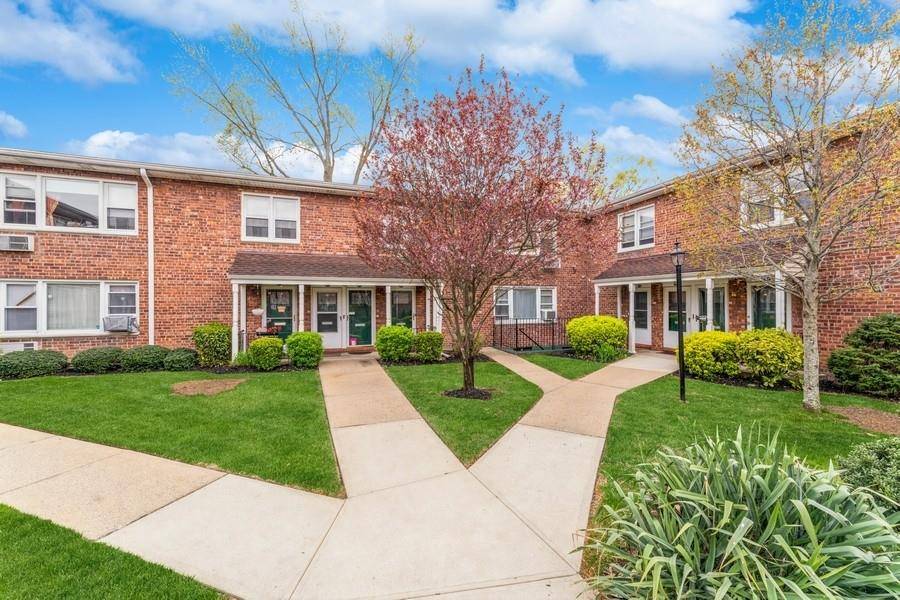 Baldwin, NY 11510,1570 Grand AVE #23