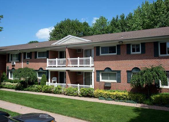 Farmingdale, NY 11735,675 Conklin ST #15A