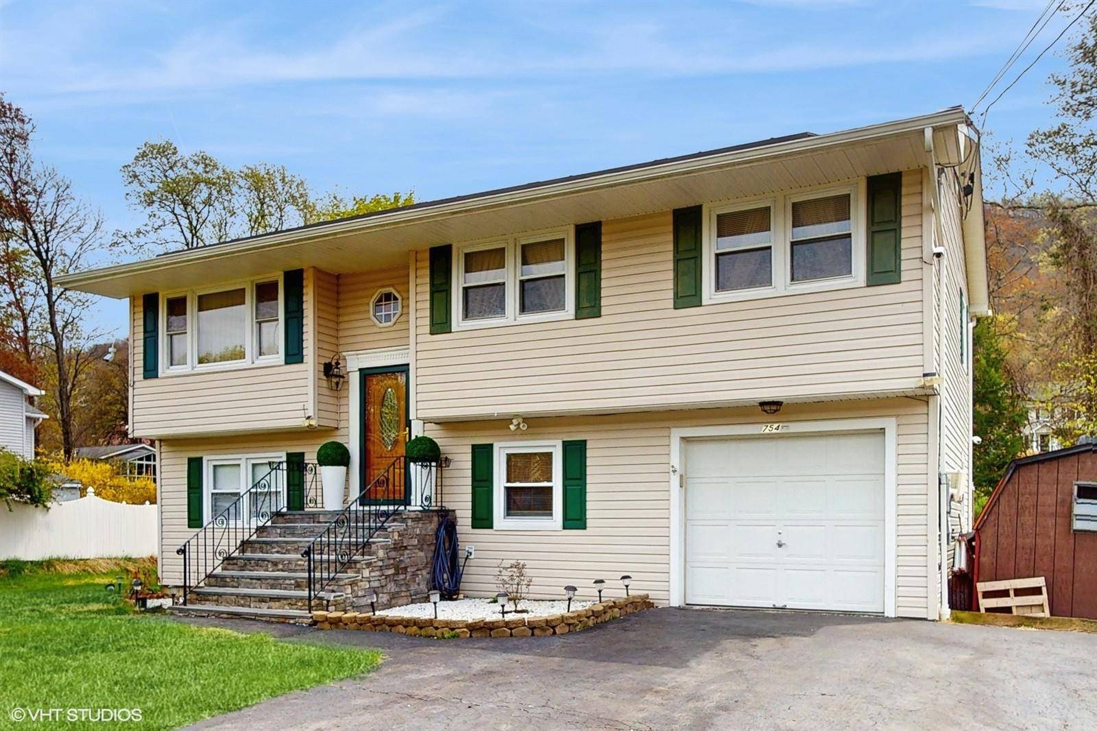 Beacon, NY 12508,754 Wolcott AVE