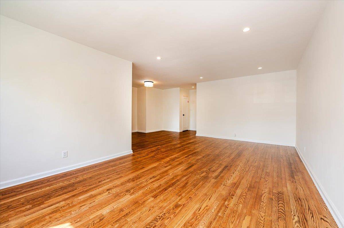 Rockville Centre, NY 11570,200 N Village AVE #A-3