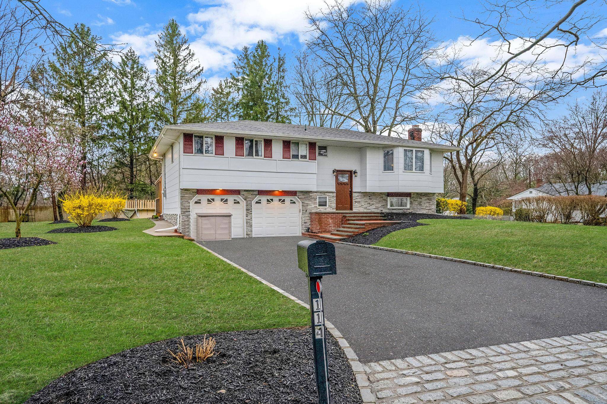 Greenlawn, NY 11740,114 Dawson DR
