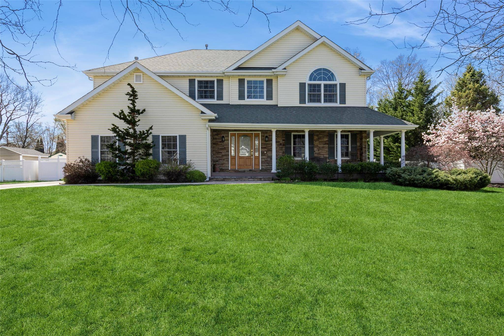 East Northport, NY 11731,4 Sipala CT