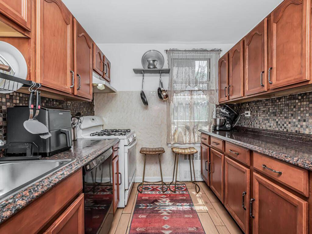 Bronx, NY 10467,2385 Barker AVE #3A