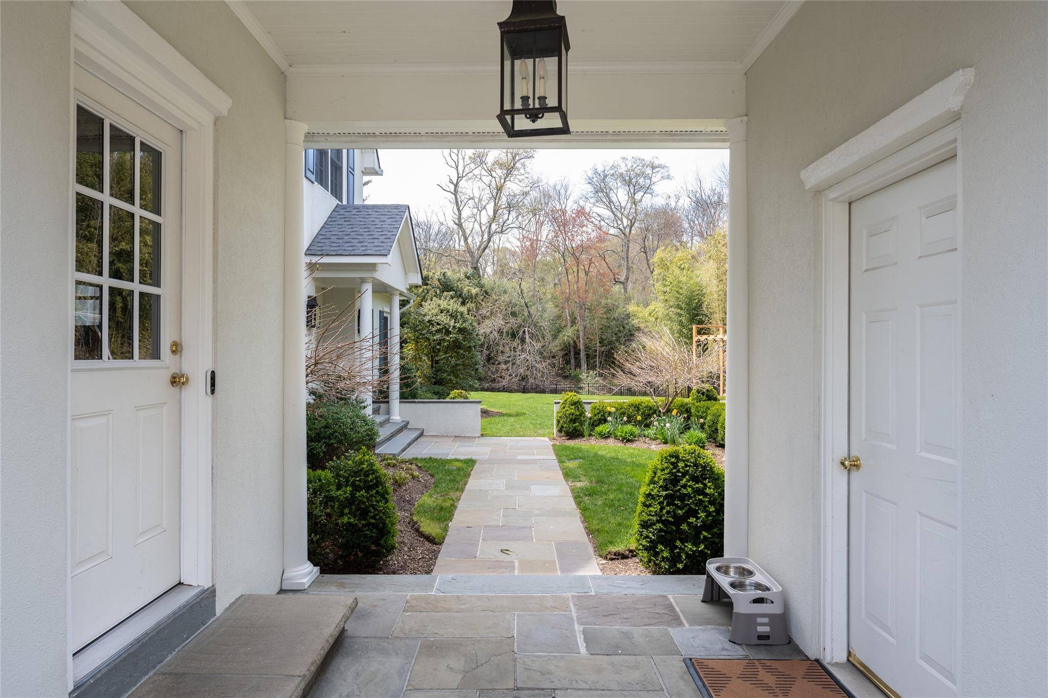 Locust Valley, NY 11560,11 Morgan LN