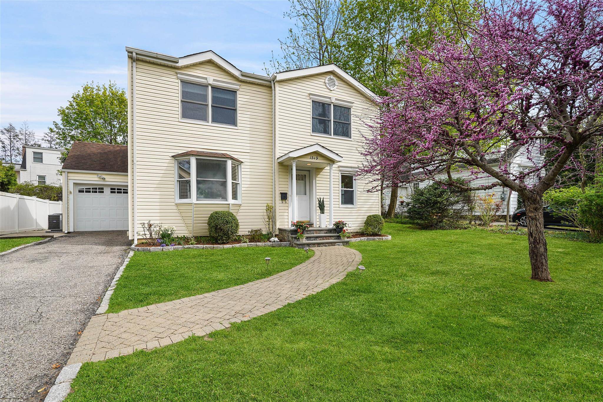 Mamaroneck, NY 10543,1519 Pine Knoll LN