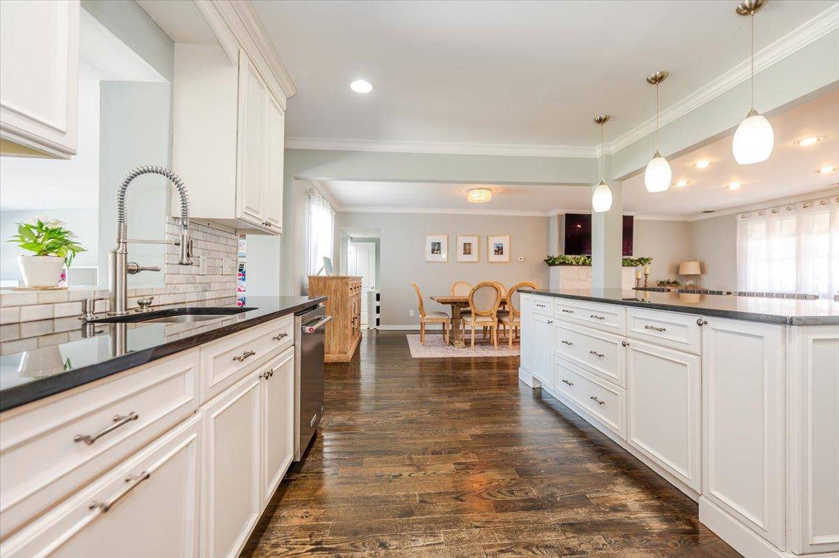 Oceanside, NY 11572,2814 River AVE