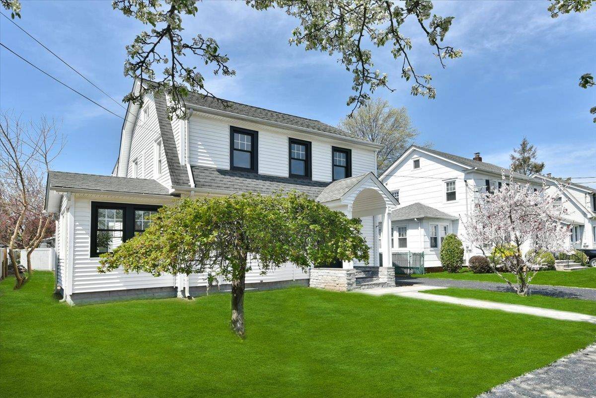 Mineola, NY 11501,149 Simonson RD
