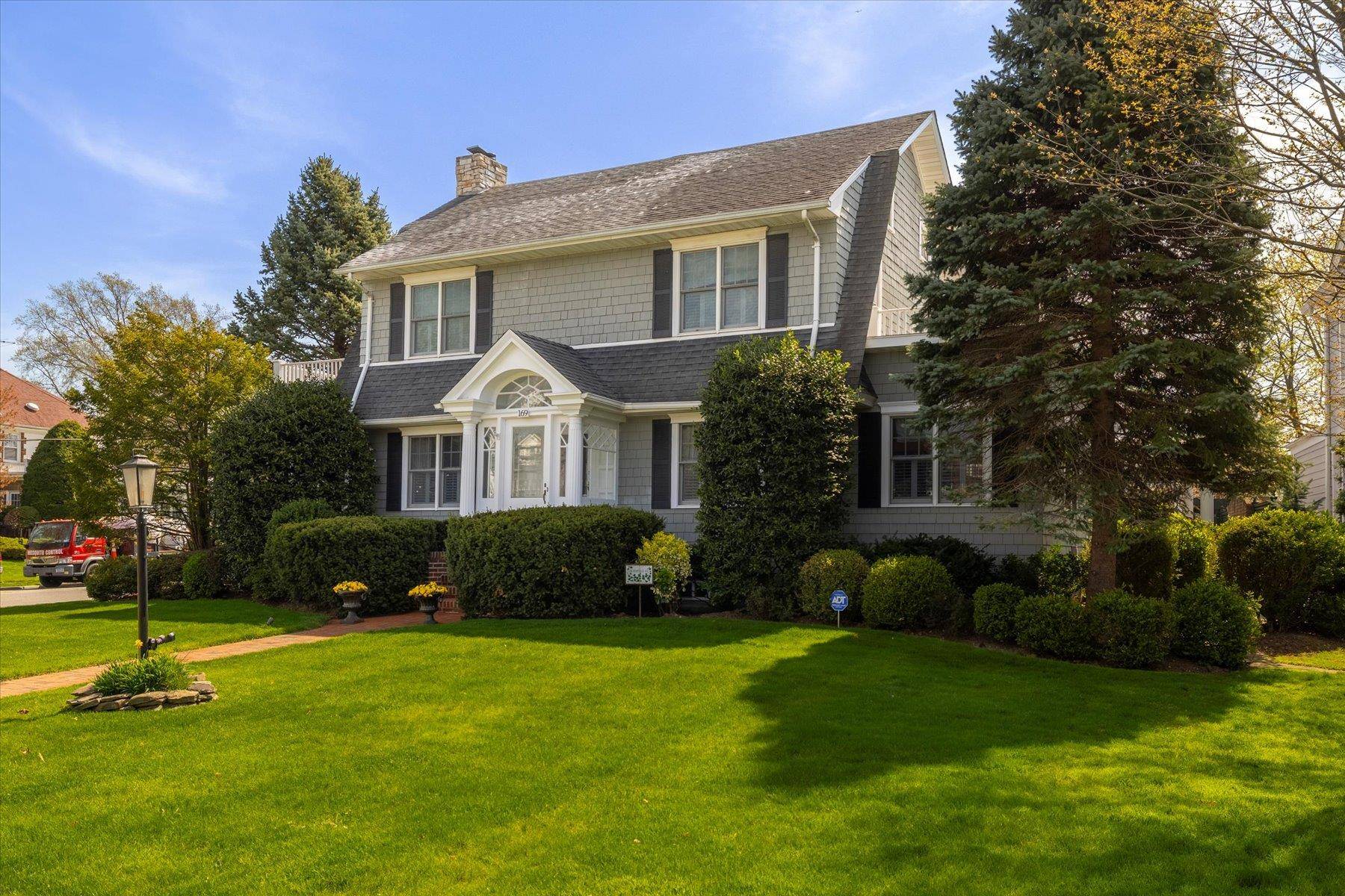 Rockville Centre, NY 11570,169 Hempstead AVE