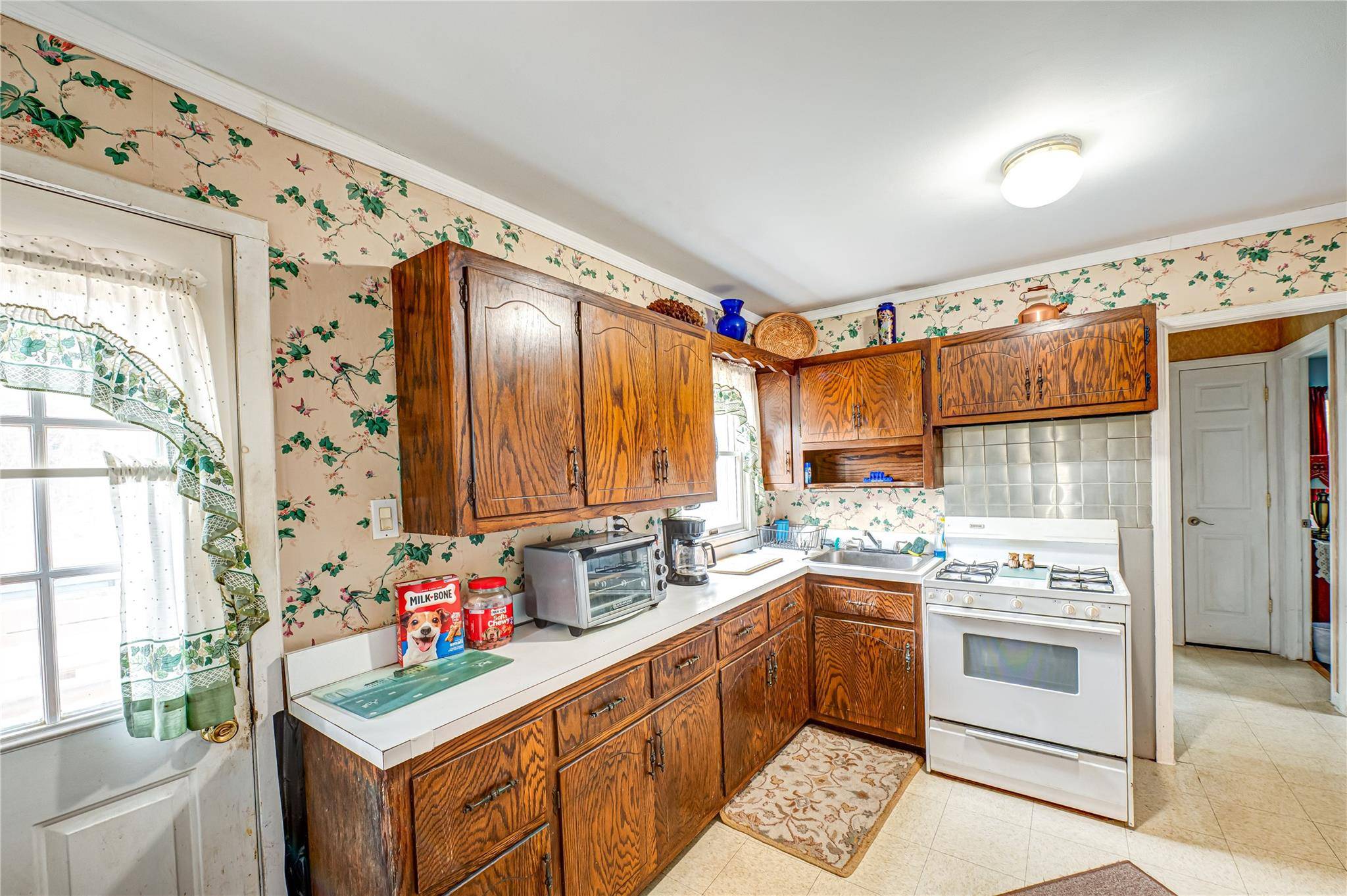 Smithtown, NY 11787,347 Forest LN