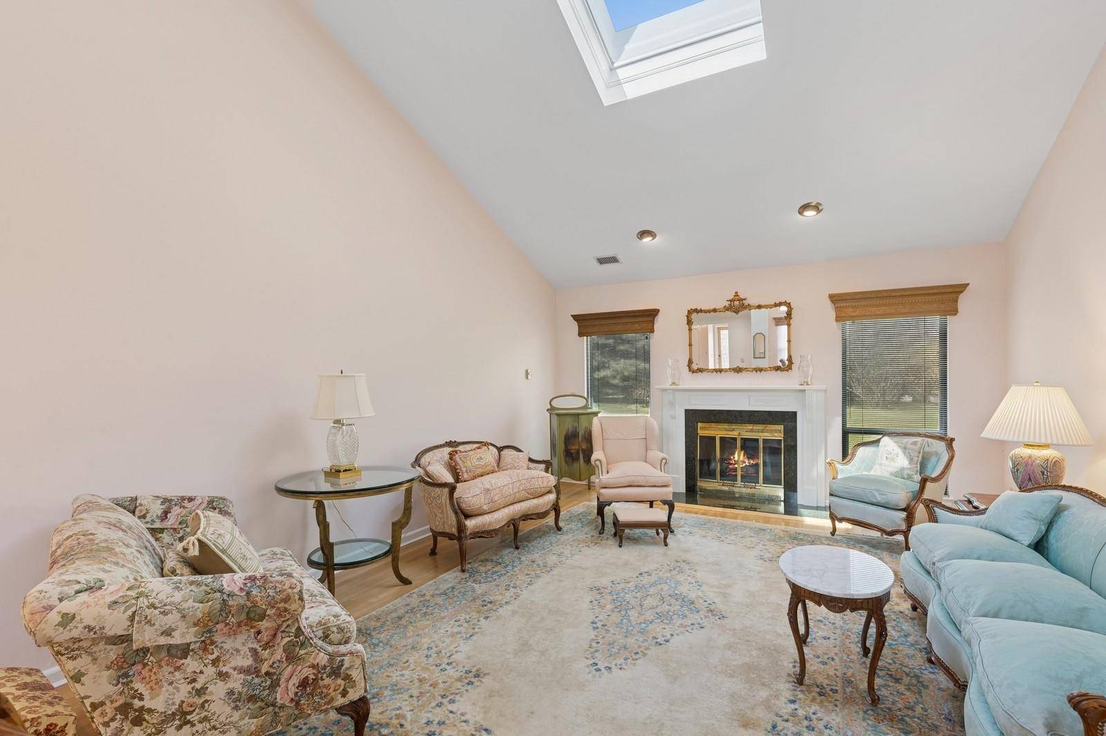Bay Shore, NY 11706,165 Baywoods LN