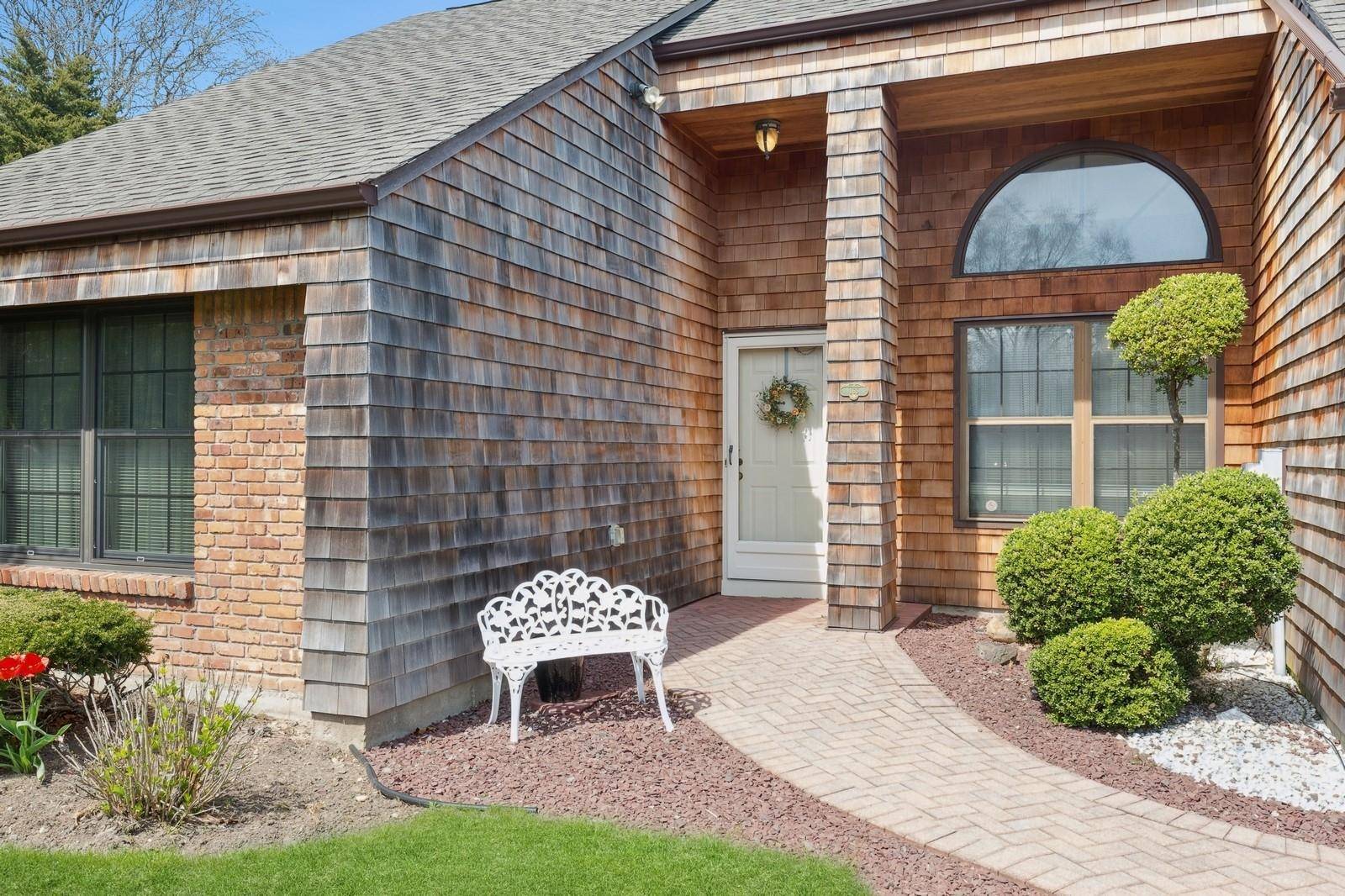 Bay Shore, NY 11706,165 Baywoods LN