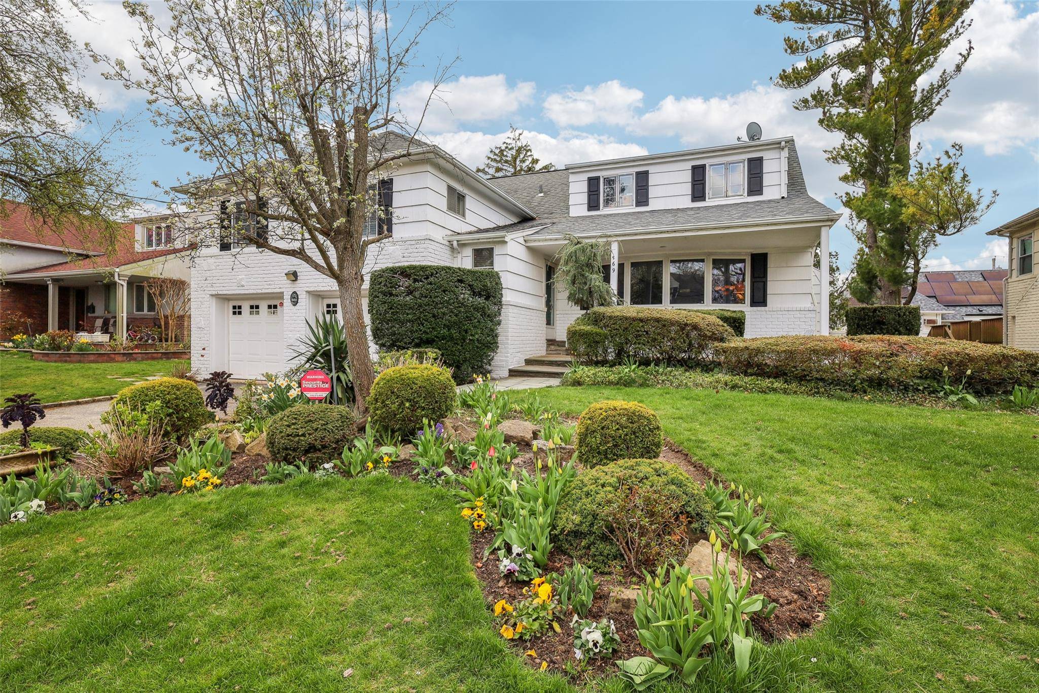 Woodmere, NY 11598,569 Donald LN