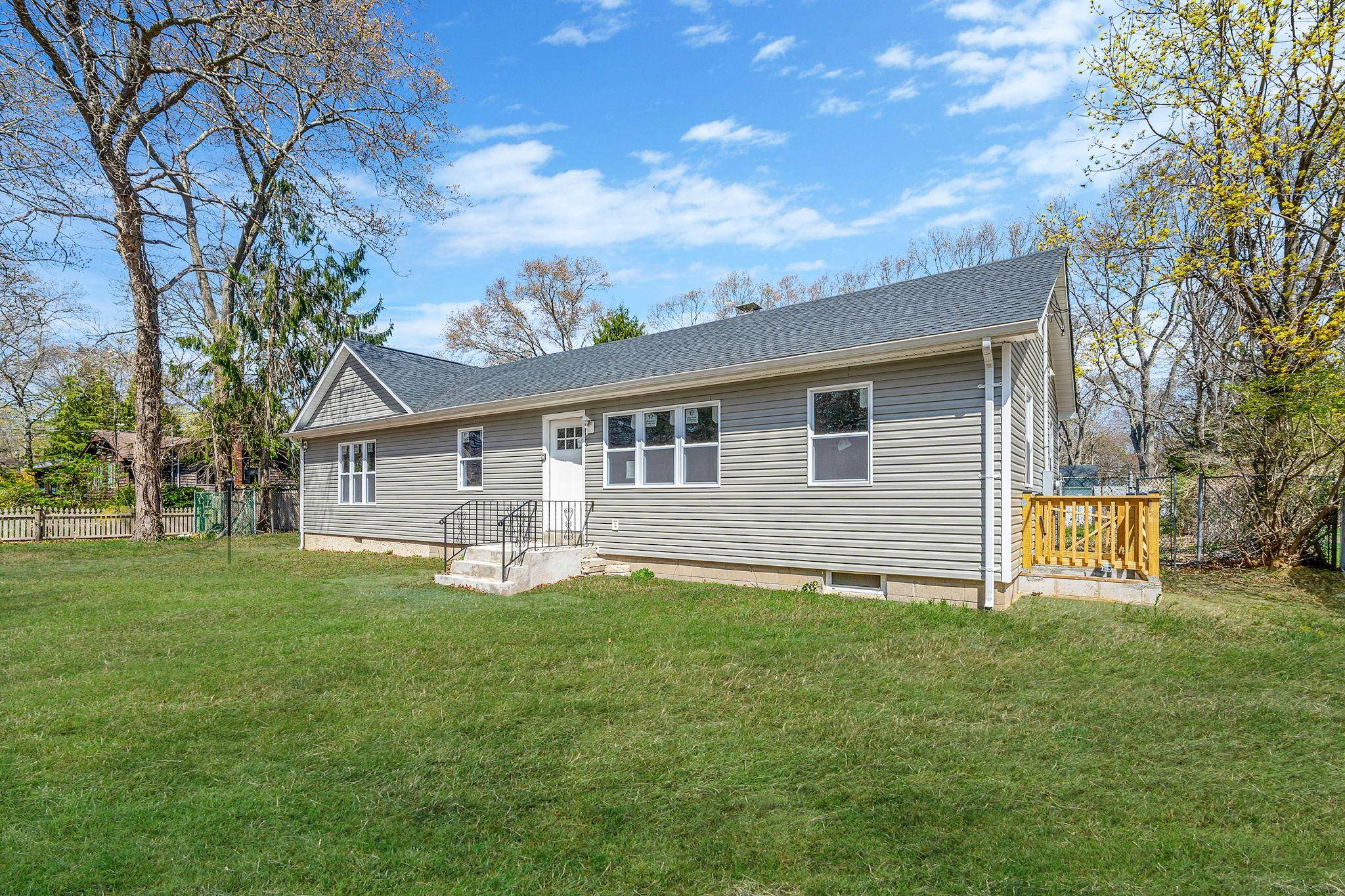 Ridge, NY 11961,17 Madeline RD