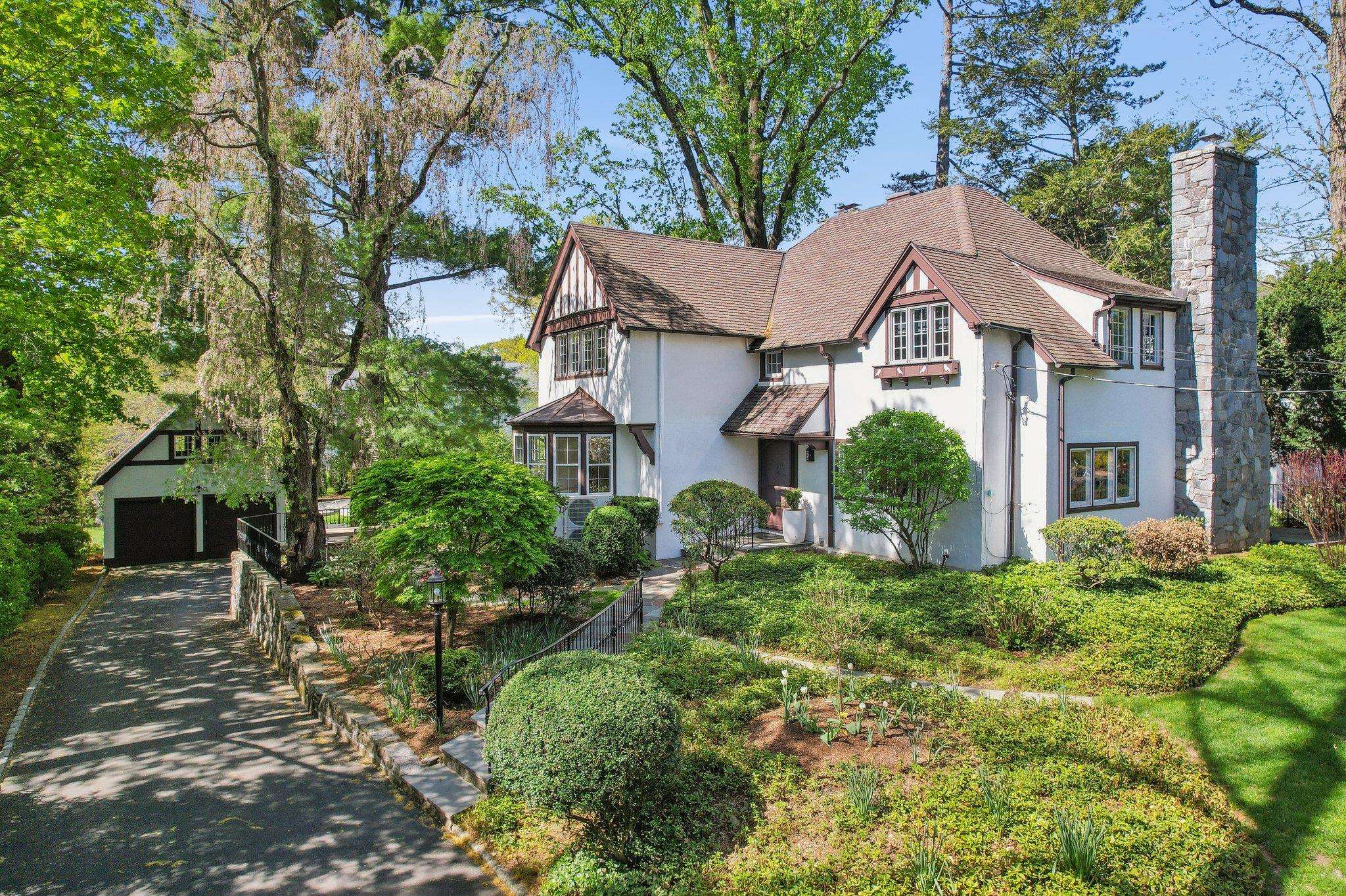 Scarsdale, NY 10583,10 Wayside LN