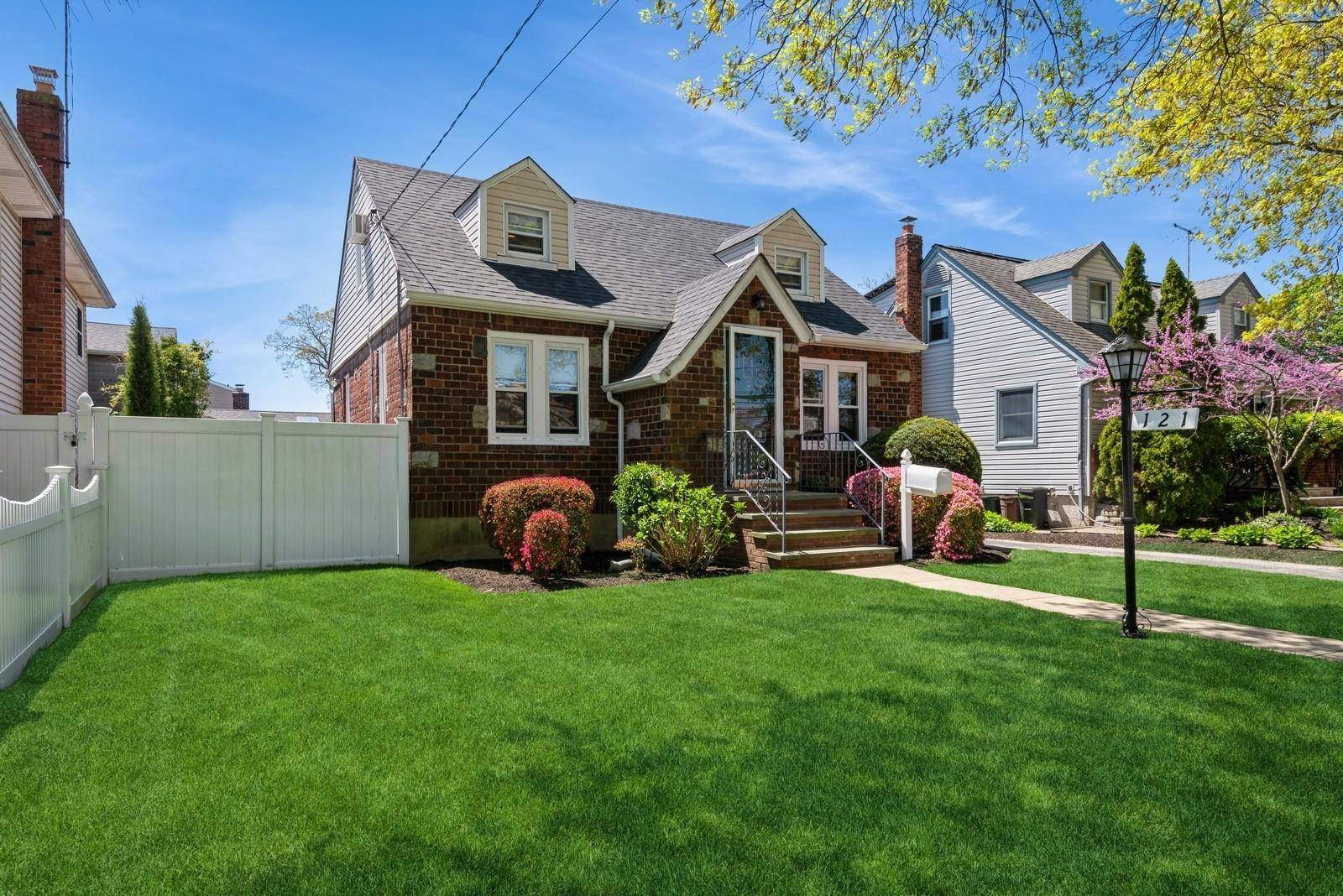 Merrick, NY 11566,121 Camp AVE