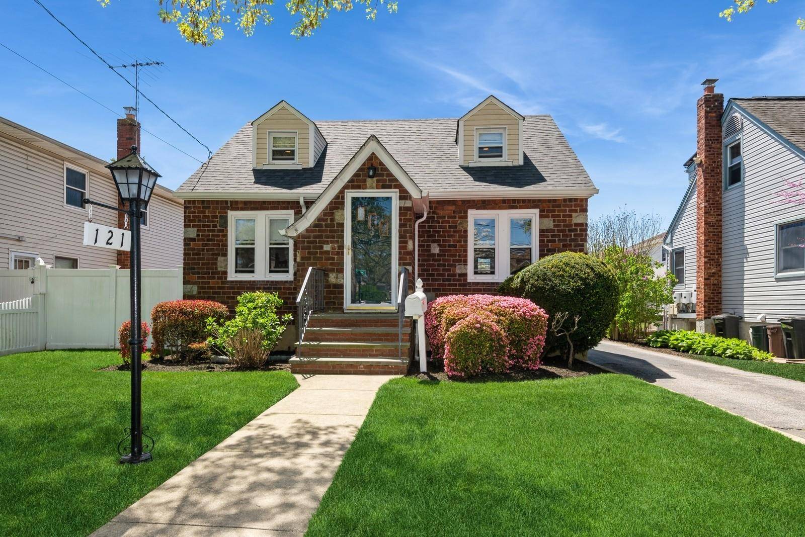 Merrick, NY 11566,121 Camp AVE