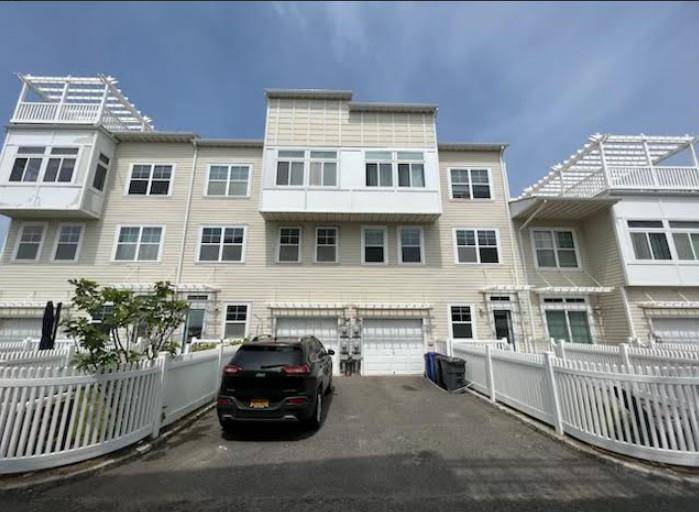 Arverne, NY 11692,132 Meridian BLVD
