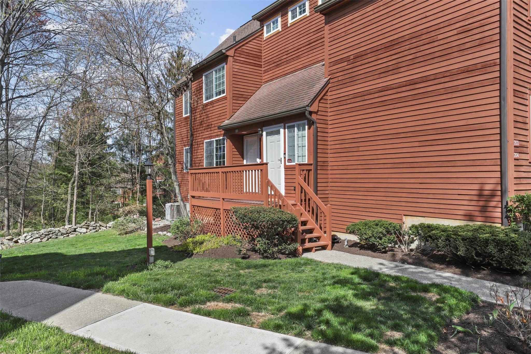 Brewster, NY 10509,203 Apple Tree LN