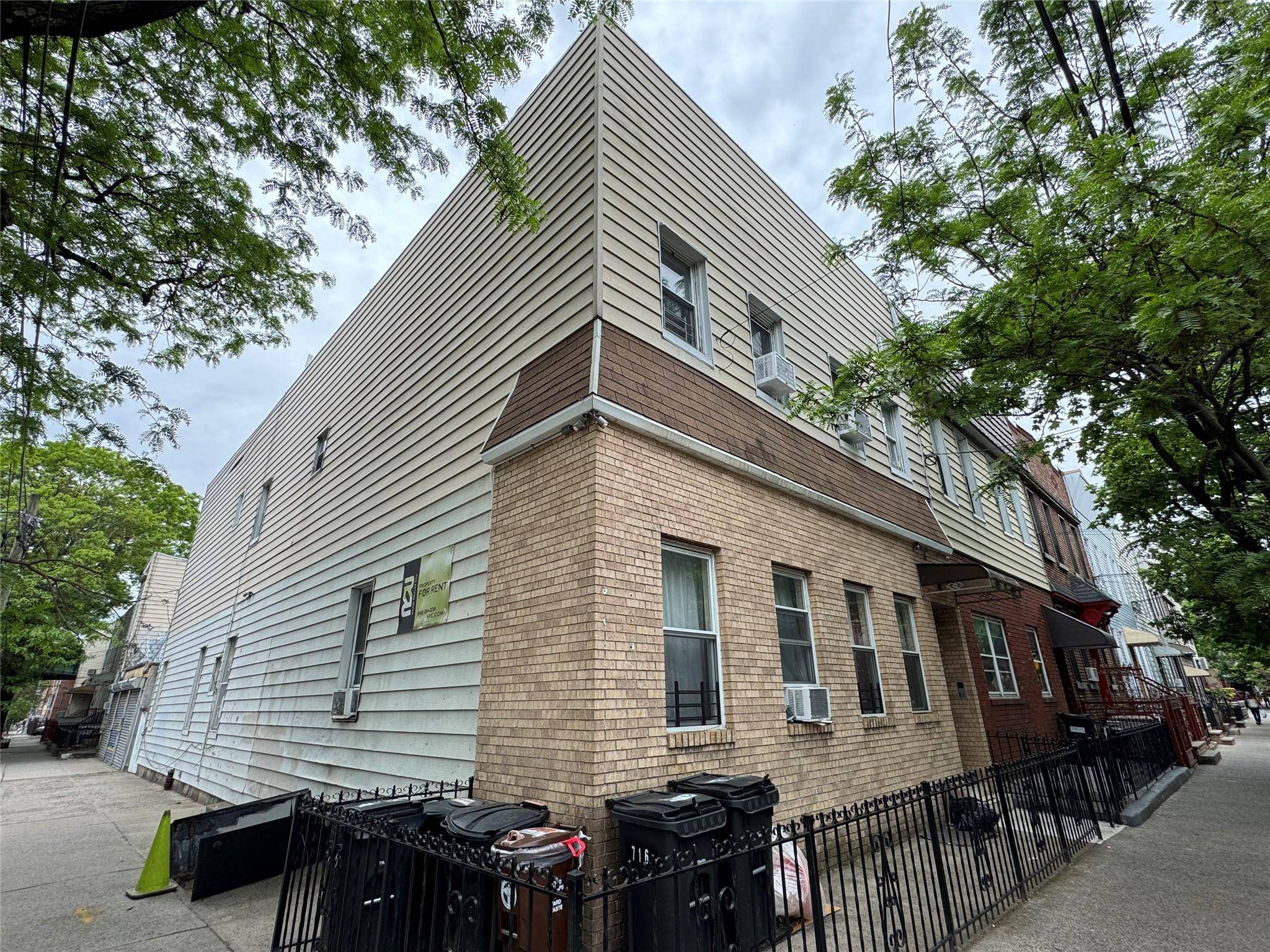 Ridgewood, NY 11385,716 Woodward AVE