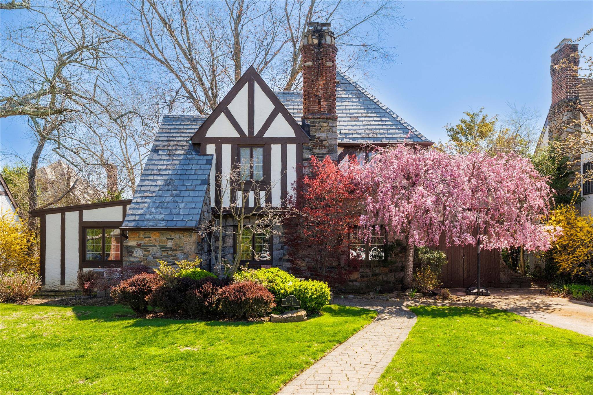 Rockville Centre, NY 11570,31 Rugby RD