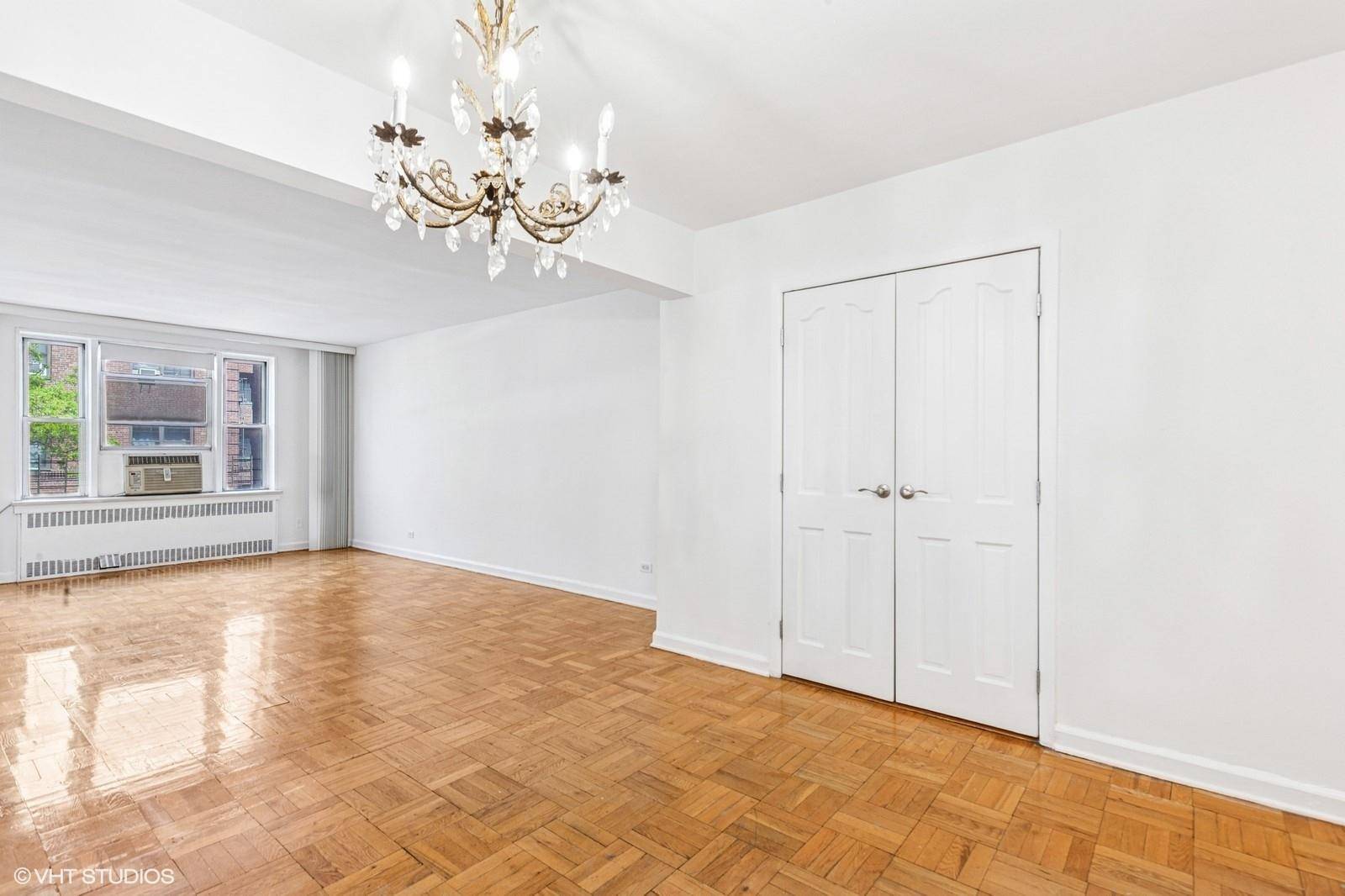 Forest Hills, NY 11375,104-20 68 DR #B19